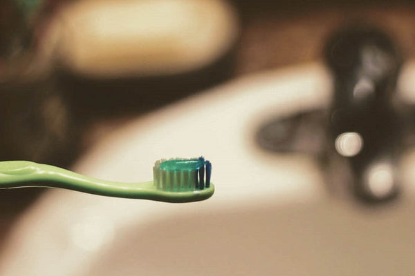 SprinJene in Clean Beauty Gals' Natural Toothpaste Guide - SprinJene